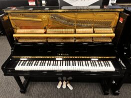 Yamaha U30AS (Ebony) - USED